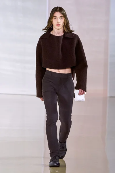 Look 25